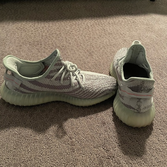 Authentic Yeezy 350 V2 Blue Tint - Picture 2 of 3